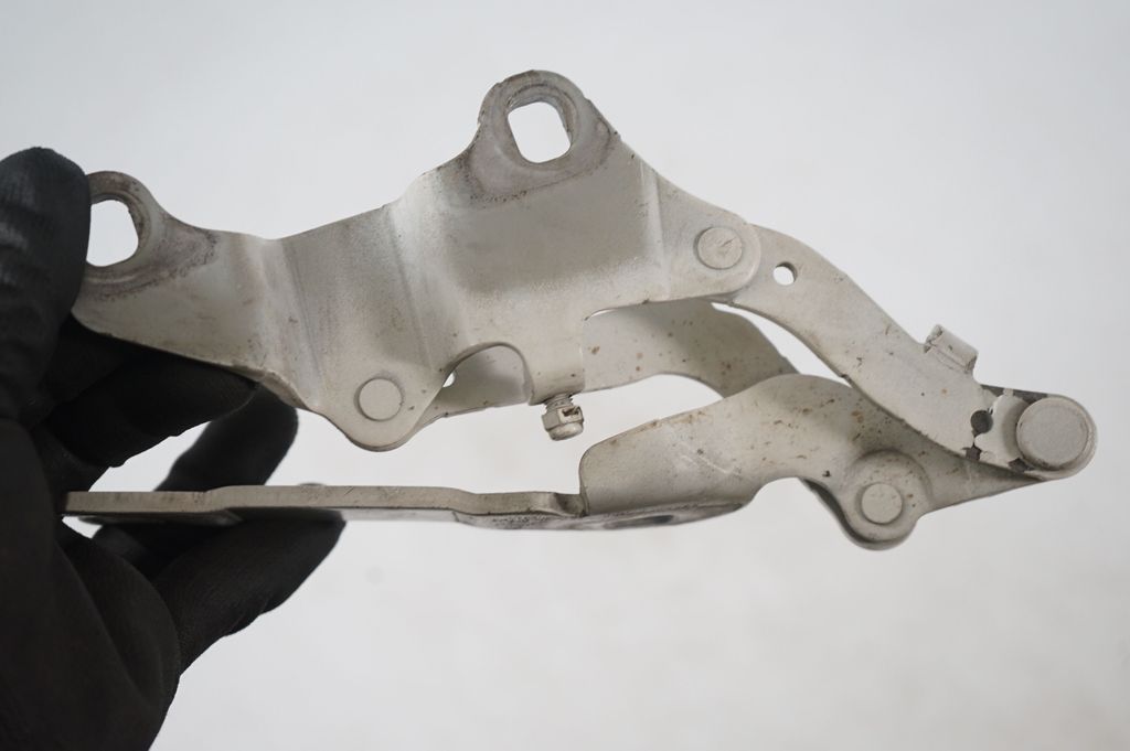 Engine bonnet/hood hinges (6)