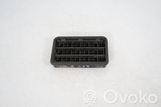 Quarter panel pressure vent