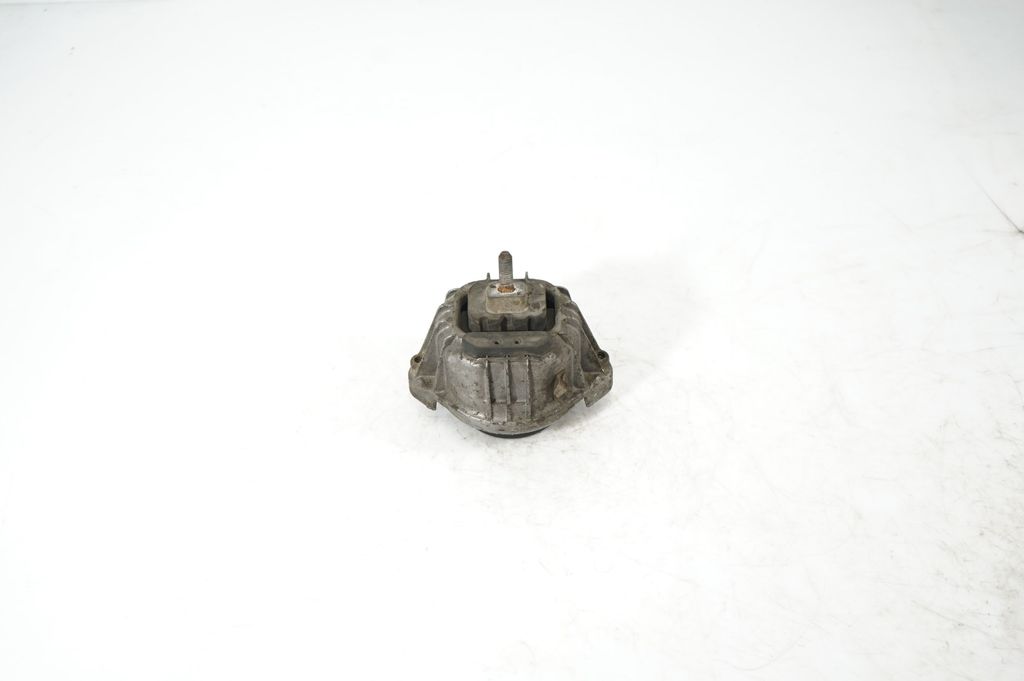 Engine mount bracket