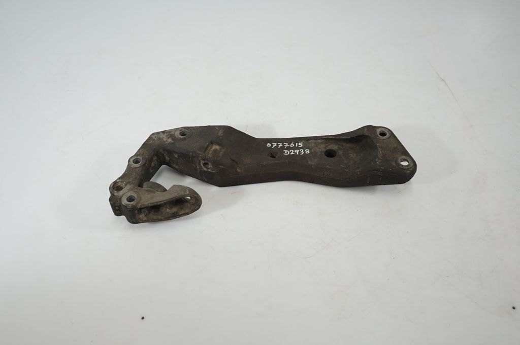 Gearbox mounting bracket