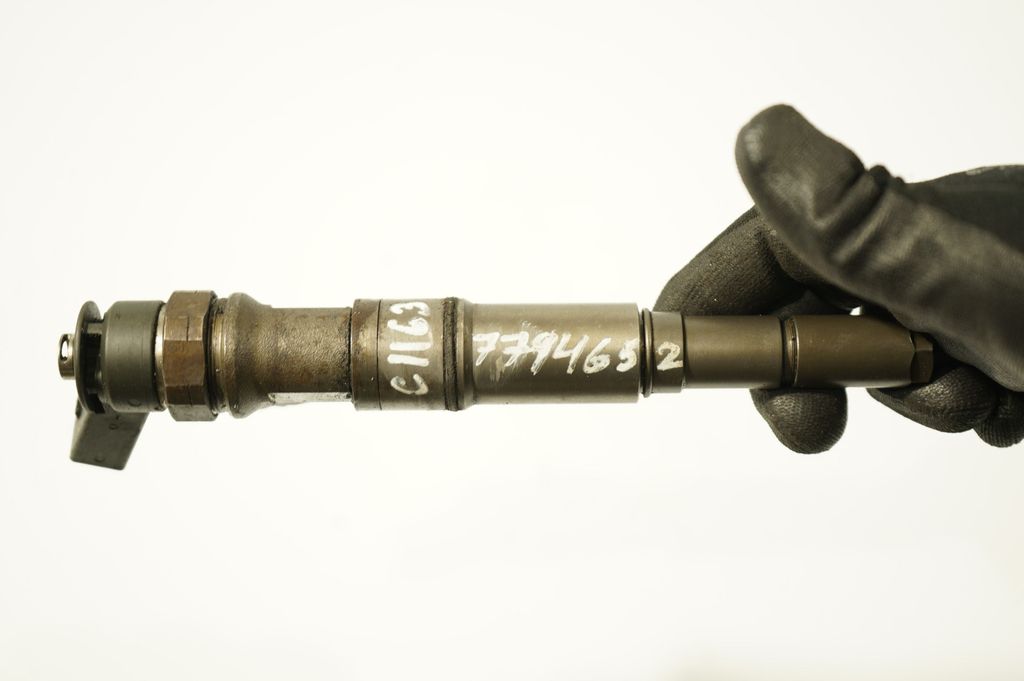Fuel injector (7)
