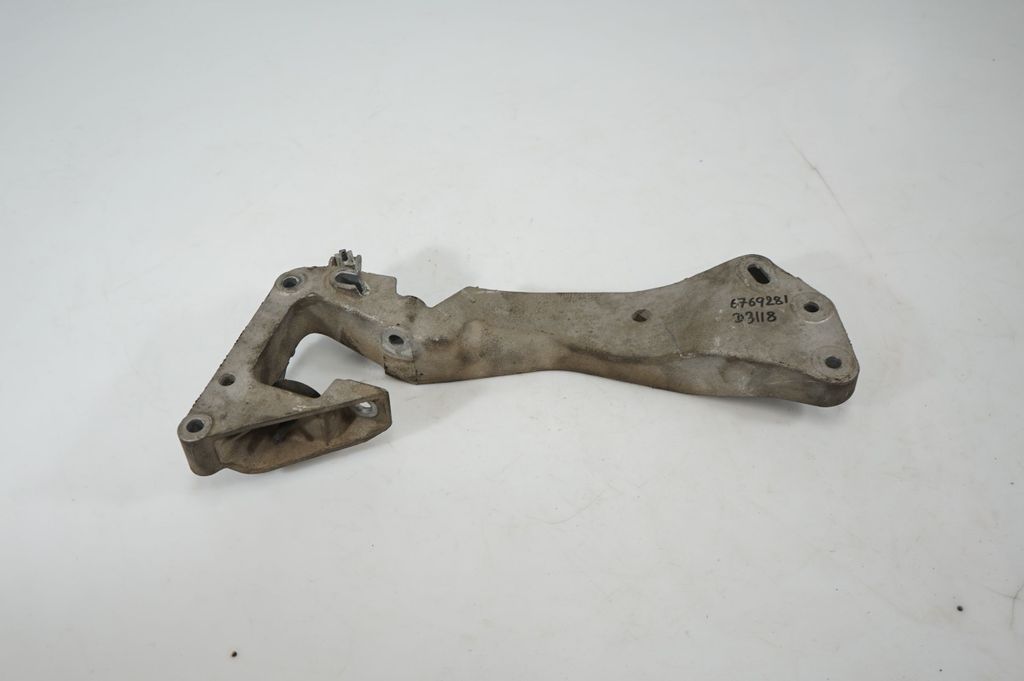 Gearbox mounting bracket