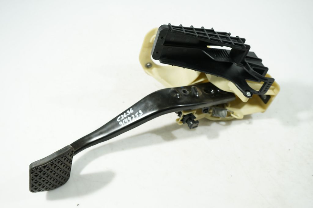 Brake pedal (5)