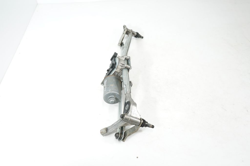Front wiper linkage and motor (2)