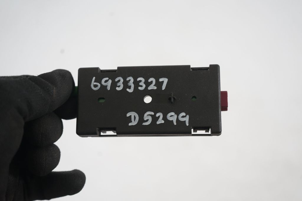 Engine mounting bracket (9)