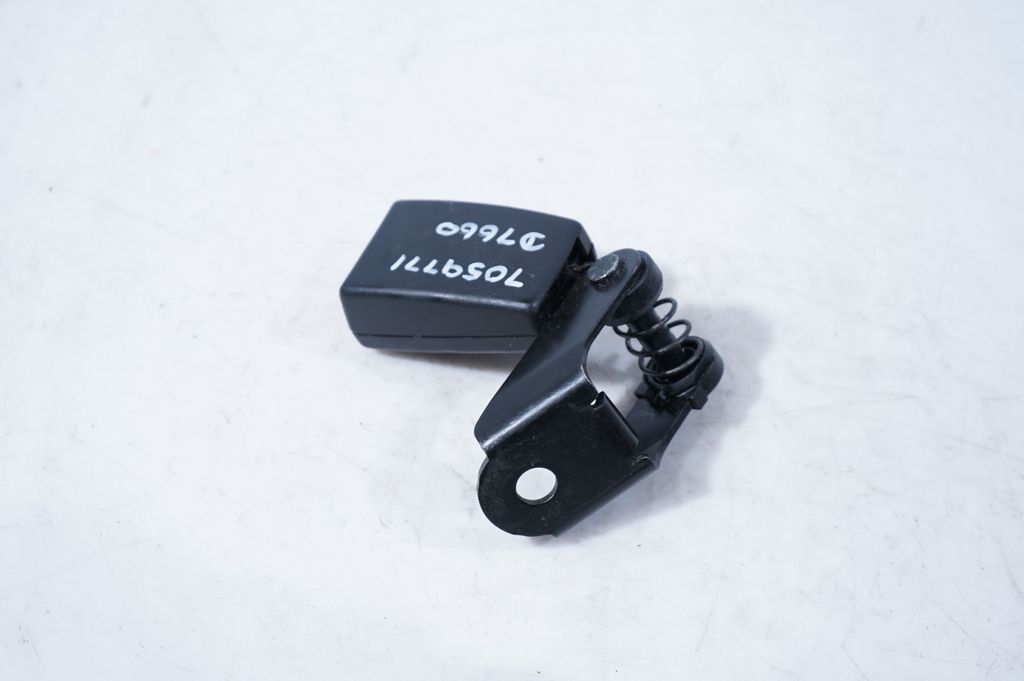 Rear seatbelt buckle (3)