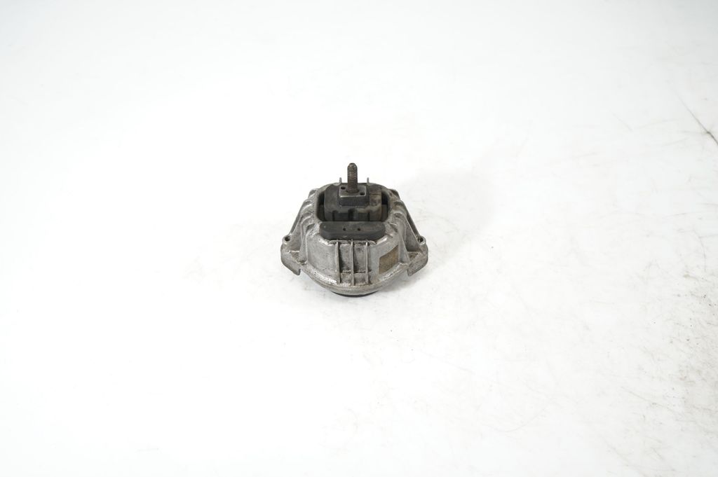 Engine mount bracket