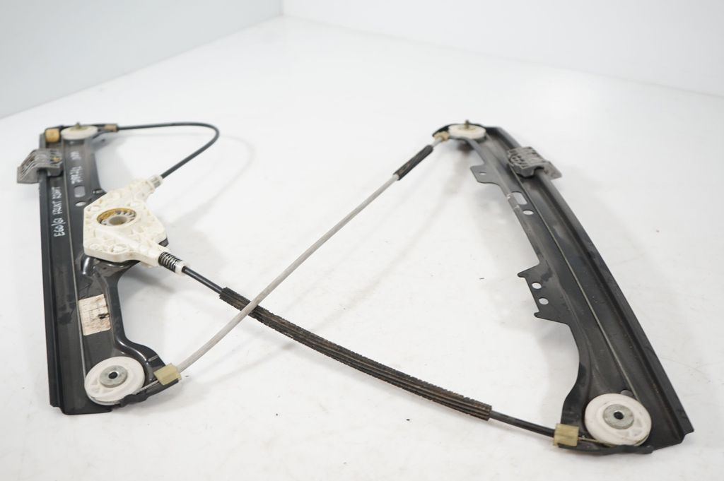 Front door window regulator with motor (7)