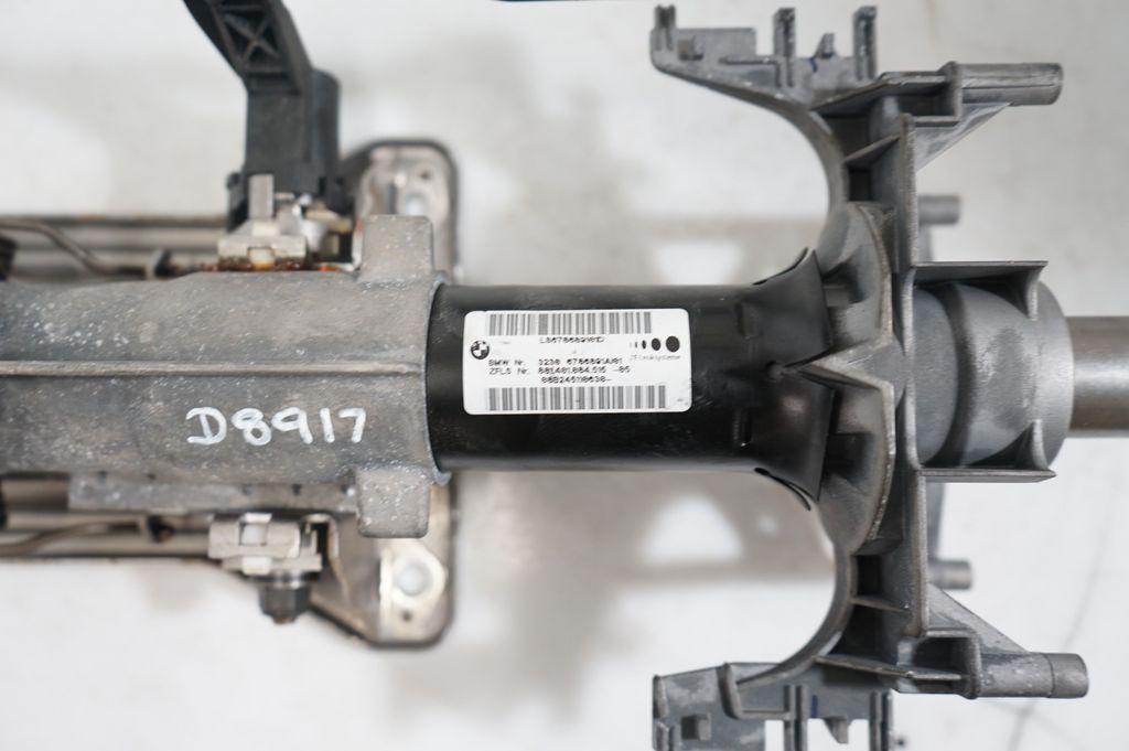 Steering wheel axle (9)