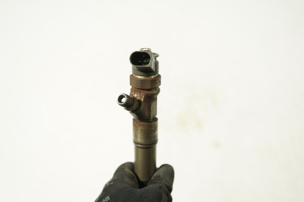 Fuel injector (6)