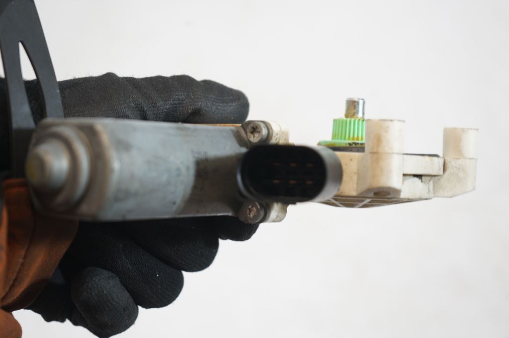 Rear door window regulator motor (6)