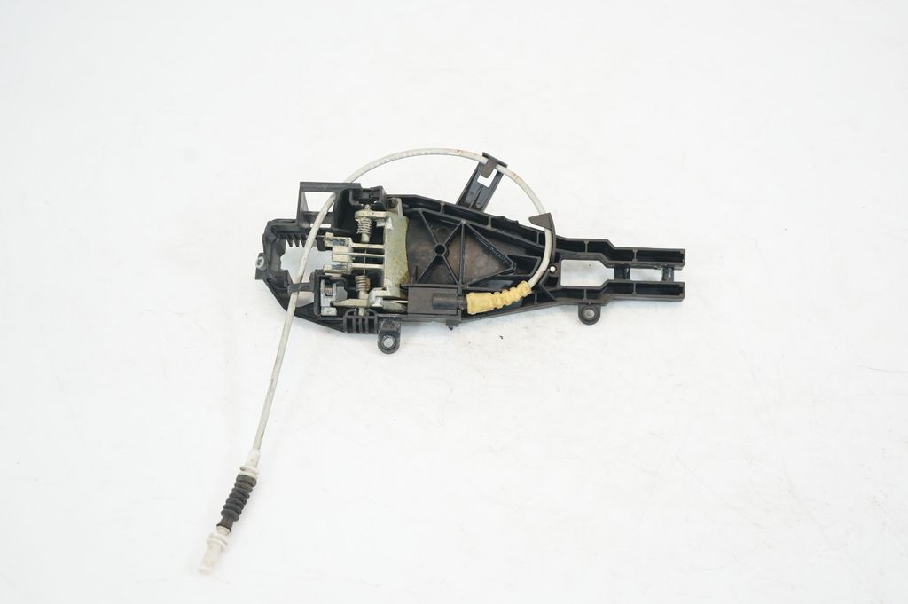 Rear door exterior handle/bracket (5)