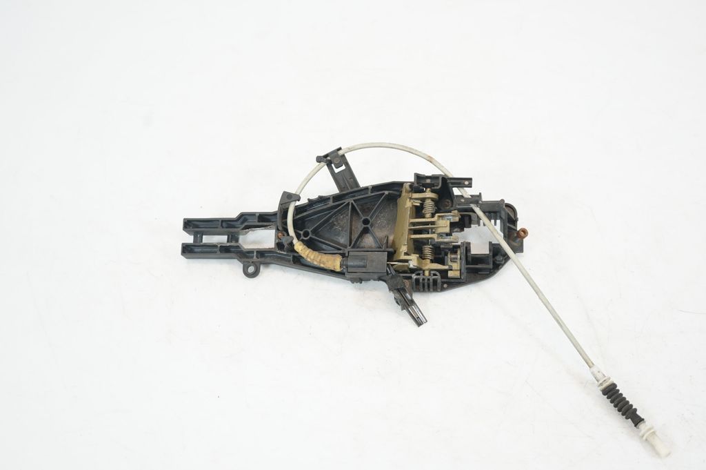 Rear door exterior handle/bracket (5)