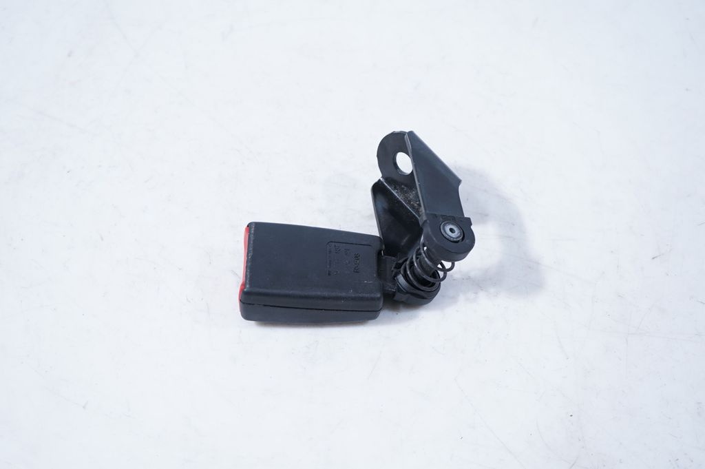 Rear seatbelt buckle (7)