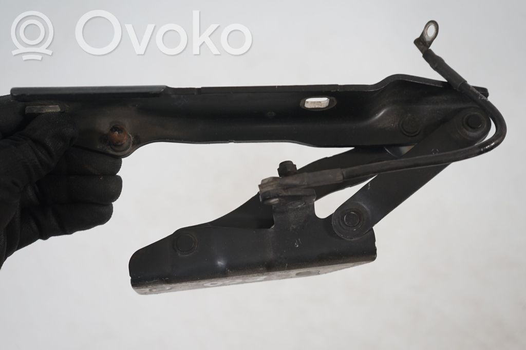 Engine bonnet/hood hinges (6)