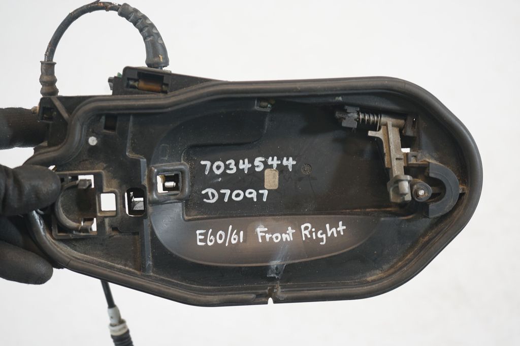 Rear door exterior handle (7)