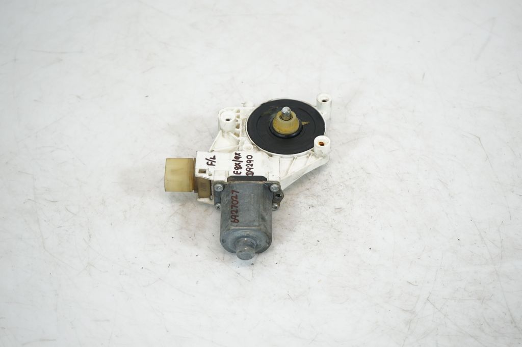 Front door window regulator with motor (4)