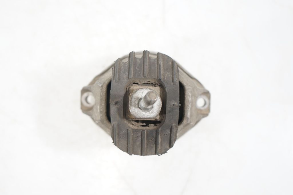 Engine mount bracket (7)