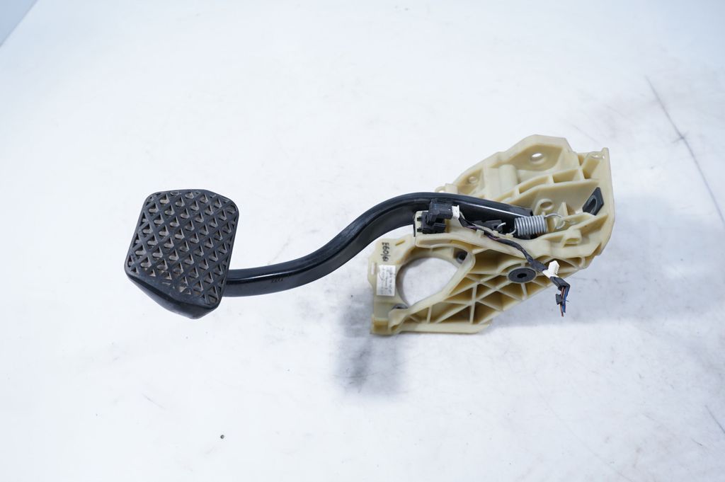 Brake pedal (5)