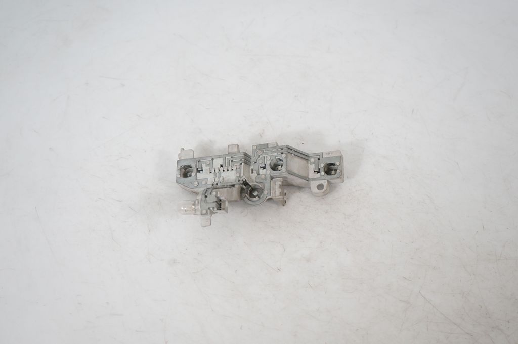 Tail light bulb cover holder (3)