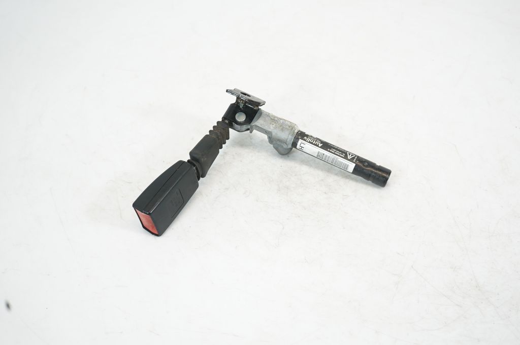 Rear seatbelt buckle (2)