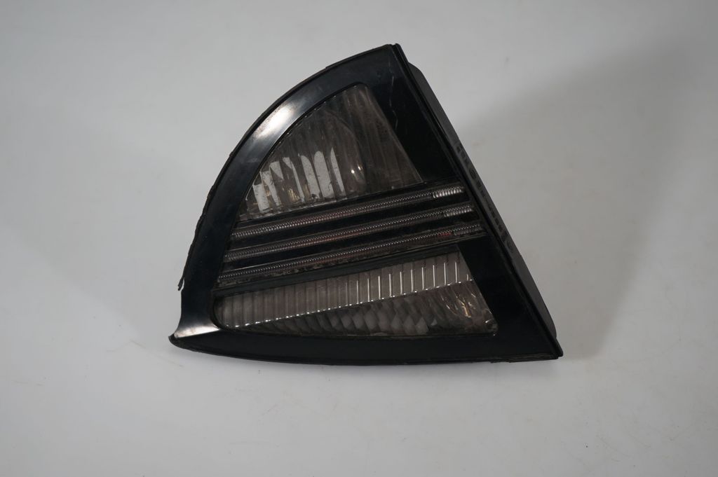 Tailgate rear/tail lights (3)