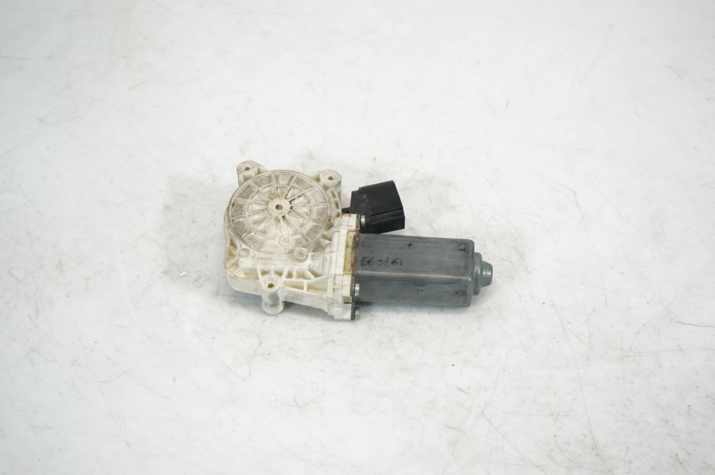 Front door window regulator motor (5)