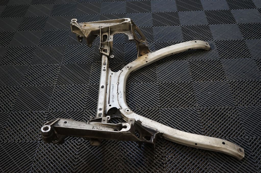 Front subframe (4)