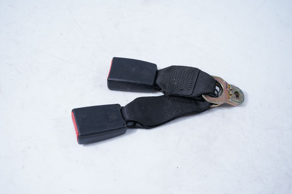 Rear seatbelt buckle