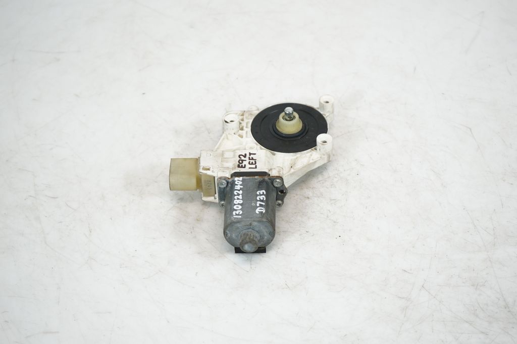 Front door window regulator with motor (4)