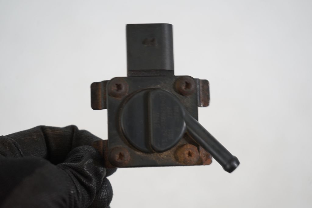 Exhaust gas pressure sensor (6)