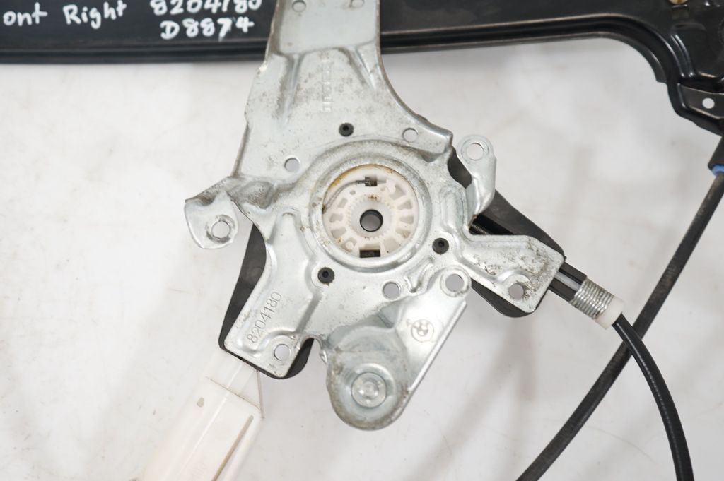 Front door window regulator with motor (8)