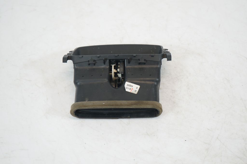 Rear air vent grill (3)