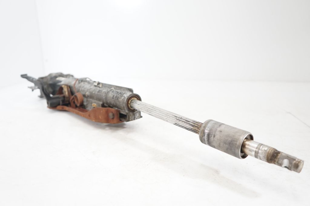 Steering wheel axle (9)