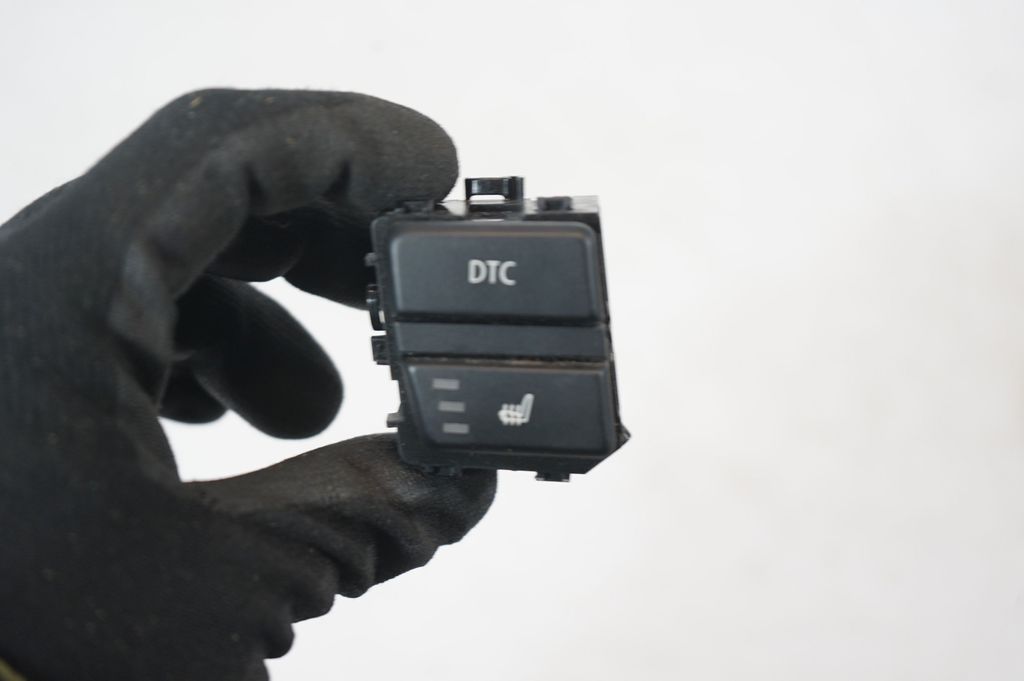 Seat heating switch (7)