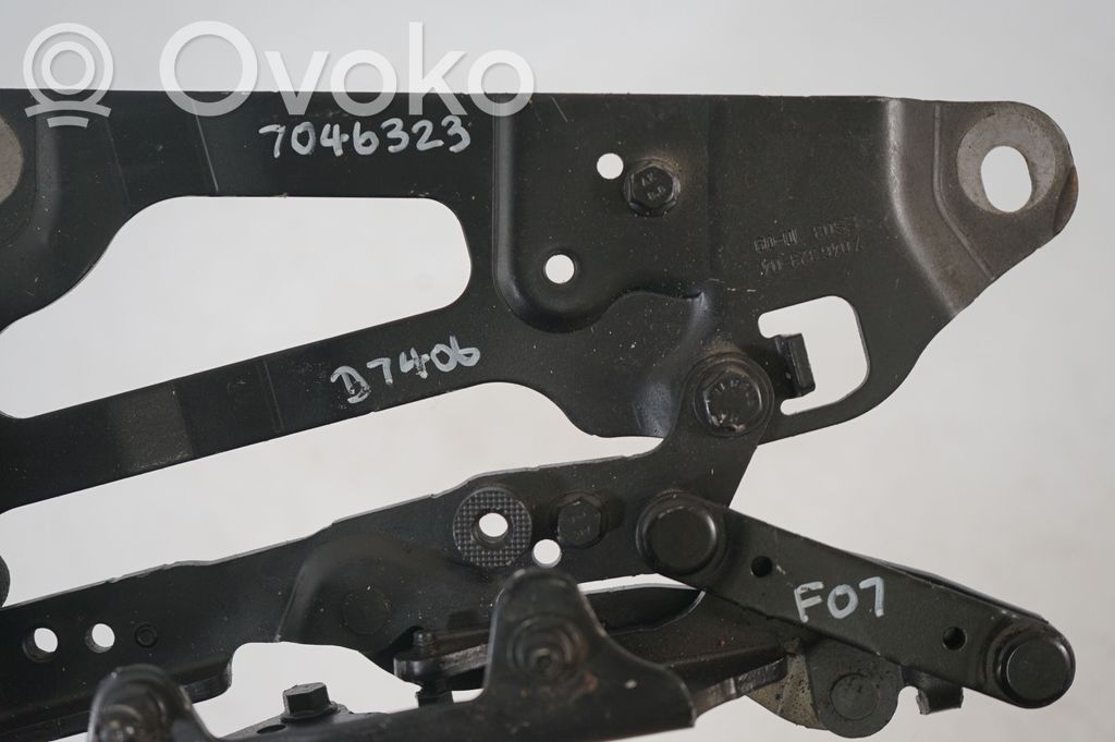 Engine bonnet/hood hinges (8)