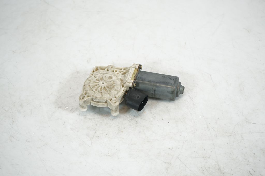 Front door window regulator with motor (4)