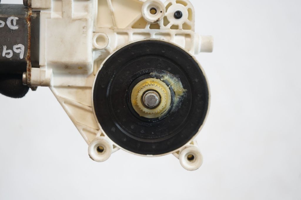 Front door window regulator with motor (7)