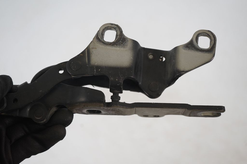 Engine bonnet/hood hinges (6)