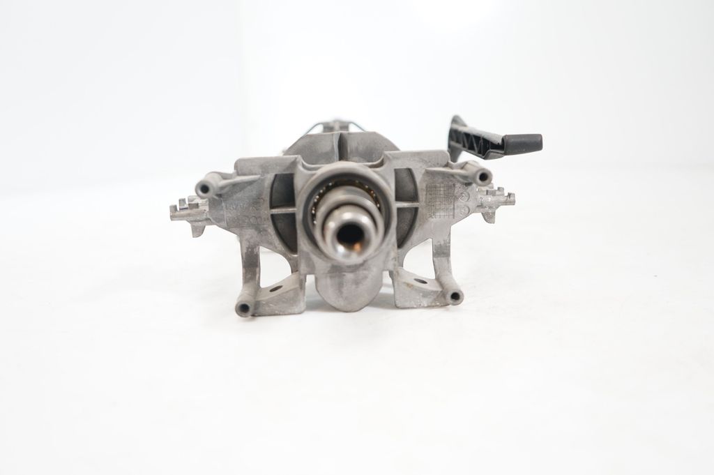 Steering wheel axle (7)