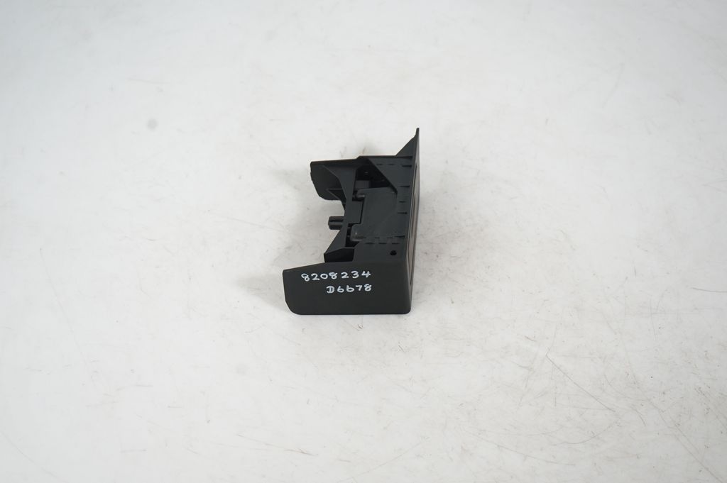 Rear door ashtray (4)