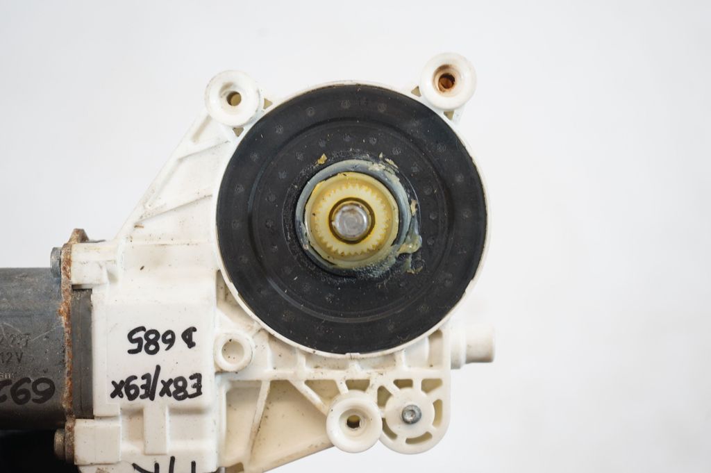 Front door window regulator with motor (7)