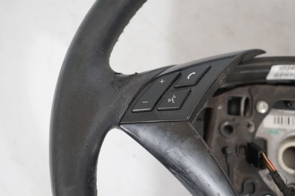 Steering wheel (7)
