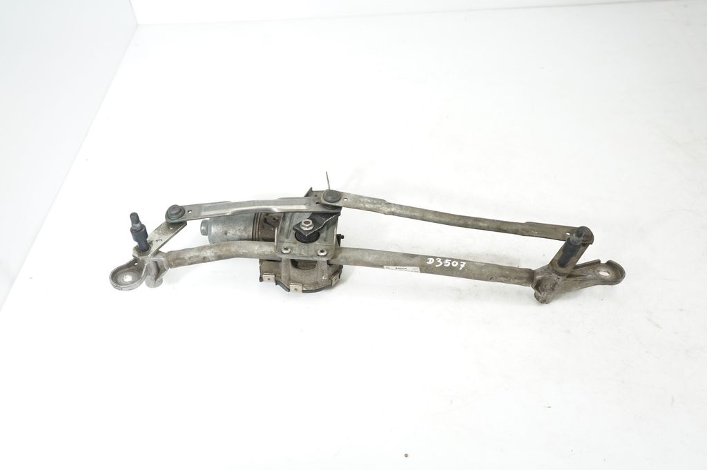 Front wiper linkage and motor (3)