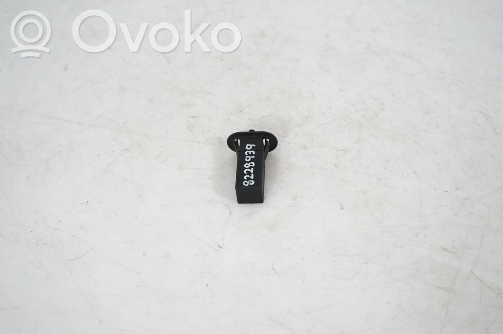 Fuel tank cap lock (4)