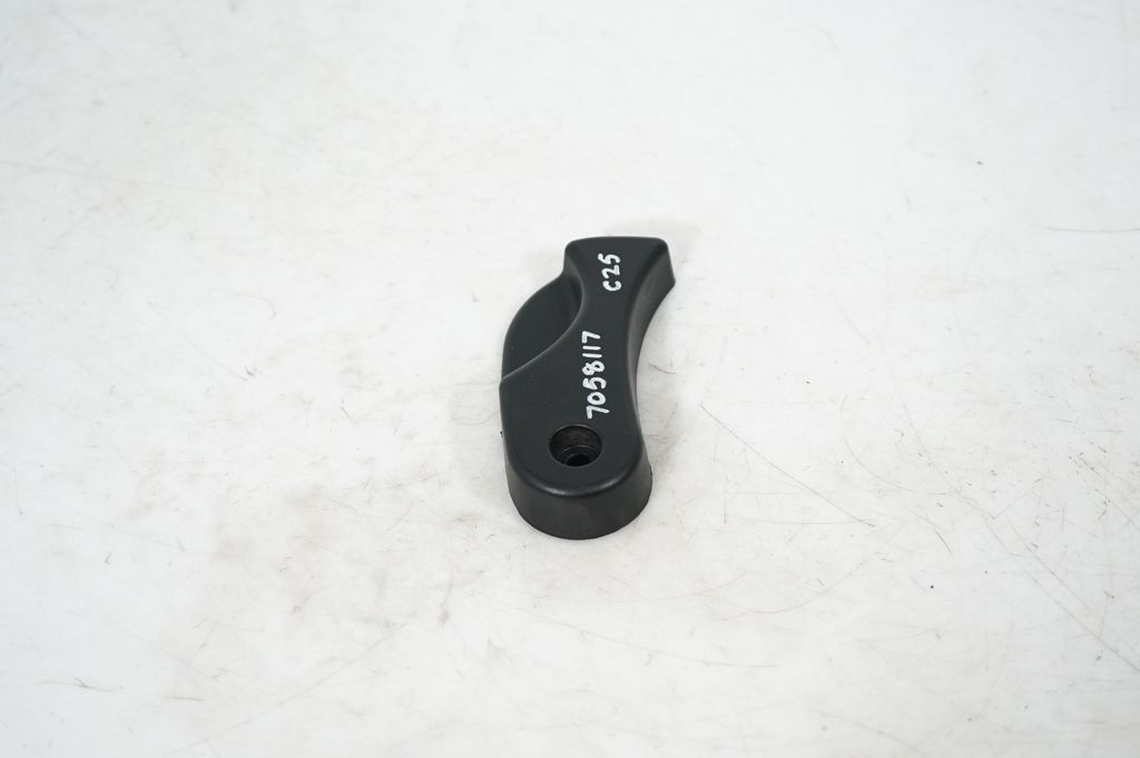 Engine bonnet (hood) release handle (4)