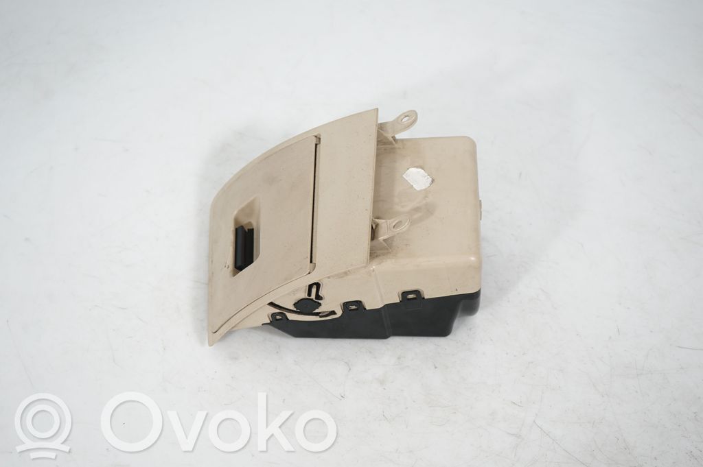 Glove box (2)