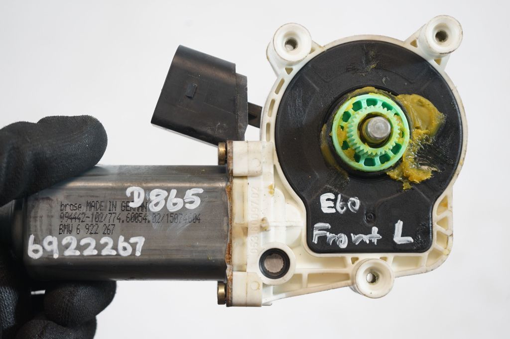 Front door window regulator motor (7)