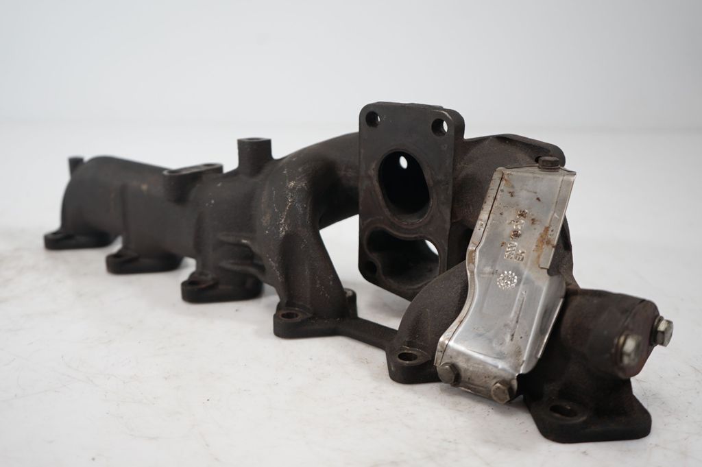 Exhaust manifold (7)