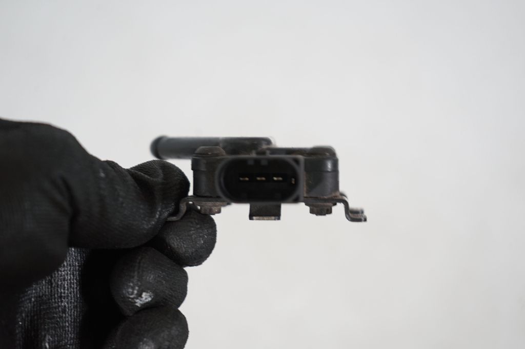 Exhaust gas pressure sensor (6)